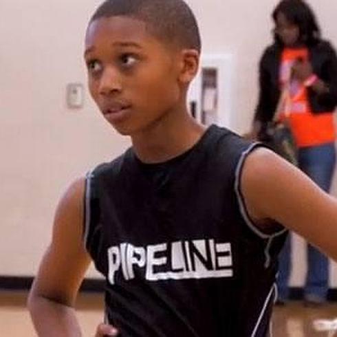 El prodigio del basket que arrasa en la red