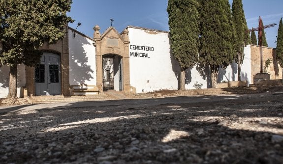 Entrada del cementerio municipal de Requena. :: javier poveda