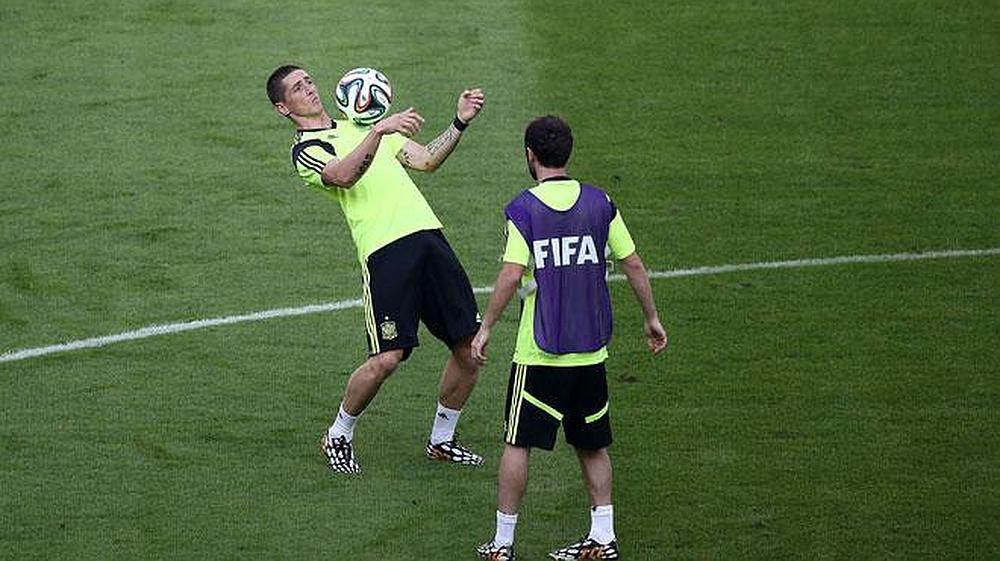 Torres y Mata, preparandoe l partido España-Chile, ayer en Maracaná.