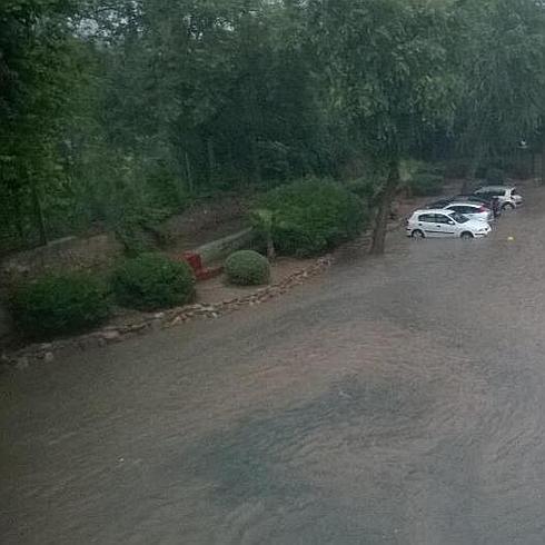 Graniza en Valencia y la lluvia provoca inundaciones