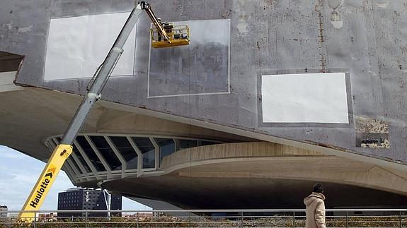 La Generalitat exige a Calatrava que asegure 10 años el trencadís del Palau de les Arts