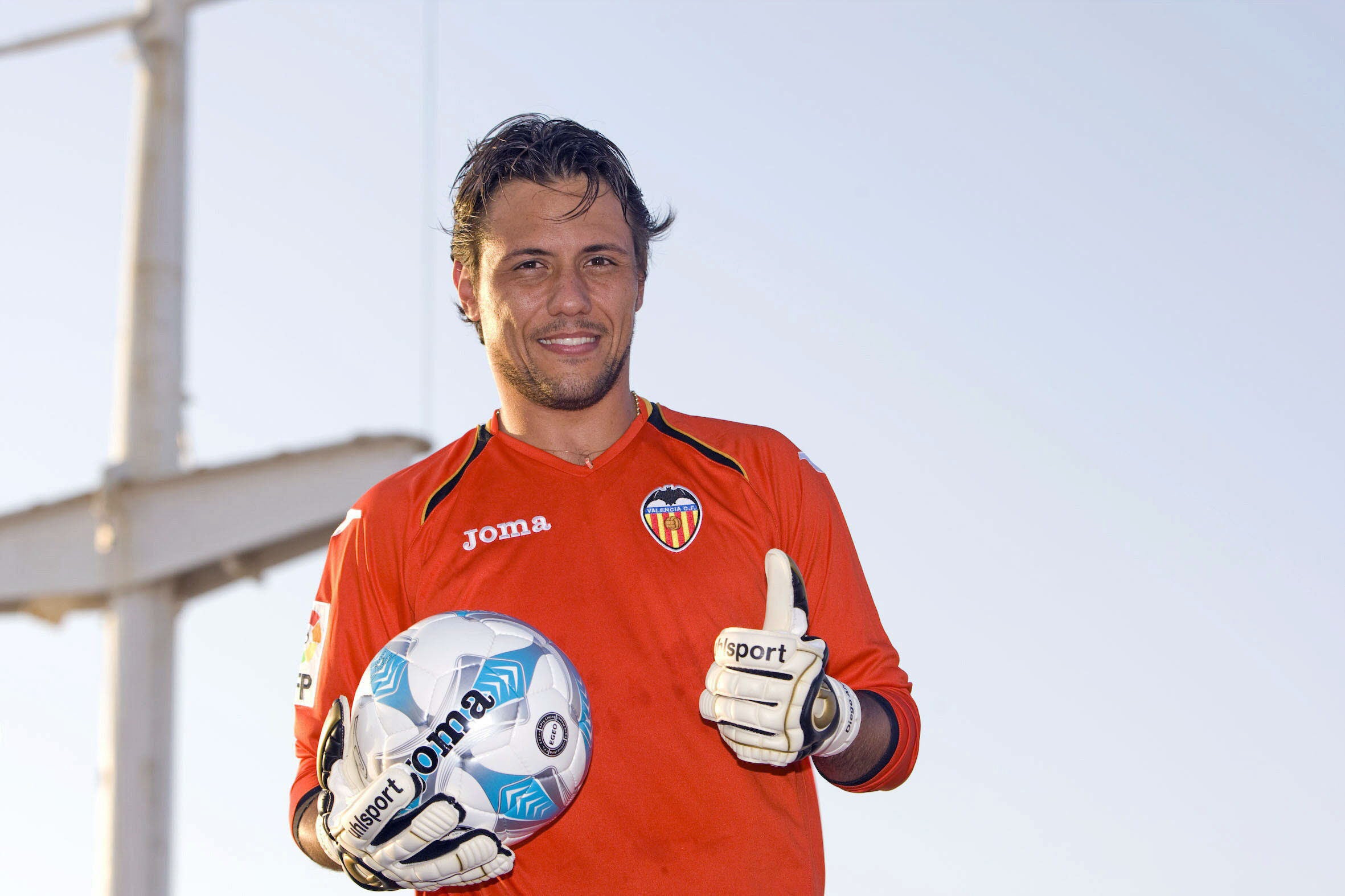 Diego Alves renueva con el Valencia hasta 2019