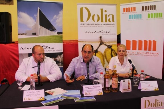 Casamayor, Bertomeu y Zurita, en la presentación de 'Dolia'. :: LP