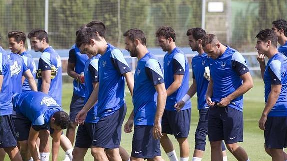 Los jugadores del Levante UD en el entrenamiento ayer en la ciudad deportiva de Buñol