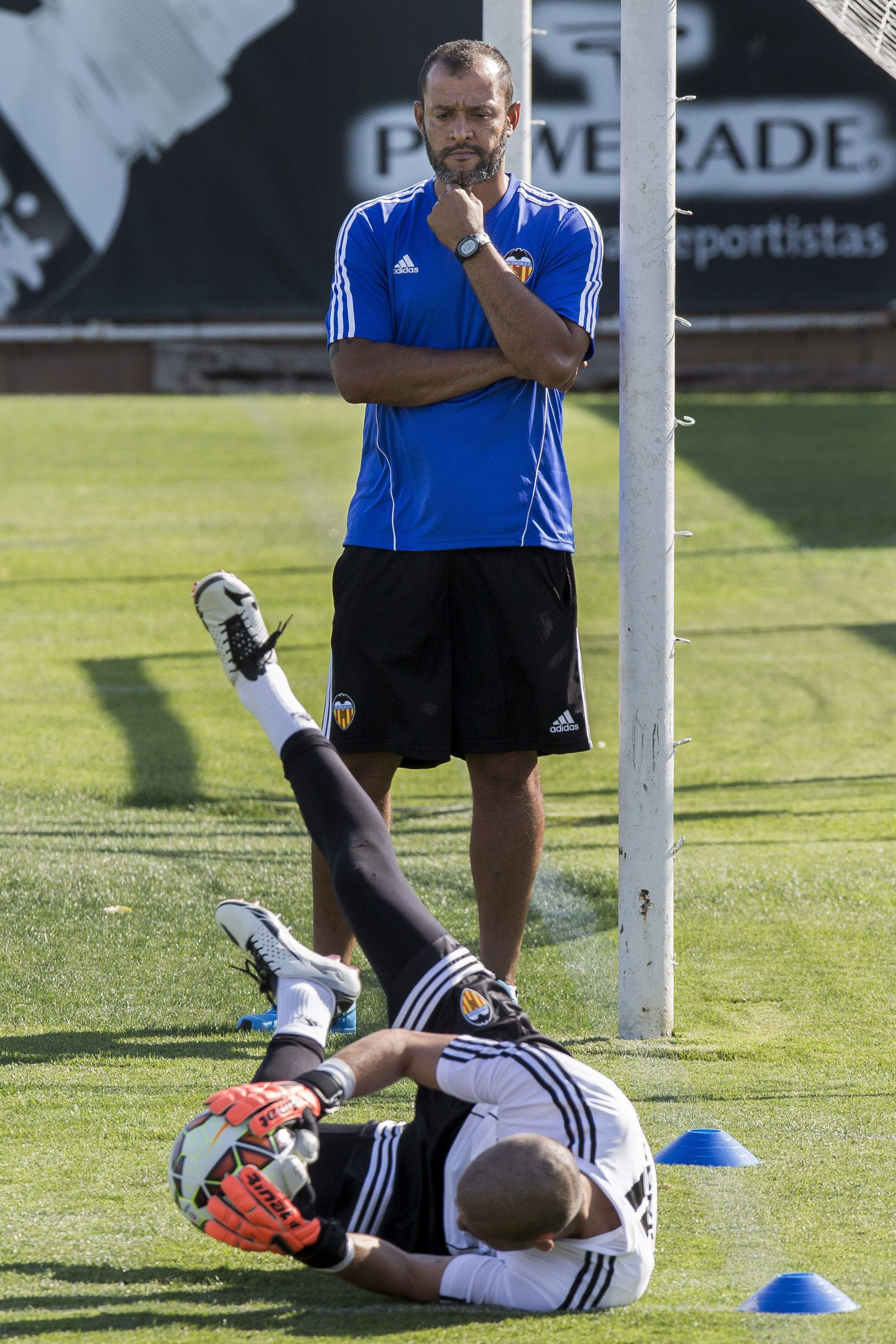 Nuno entrenando durante la semana pasada al Valencia CF en Herzogenaurach. 