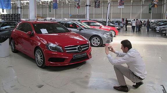 Una feria de vehículos de ocasión.