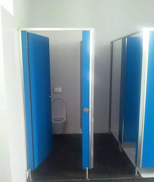 Prohíben a los trabajadores pasar más de 6 minutos al día en el baño