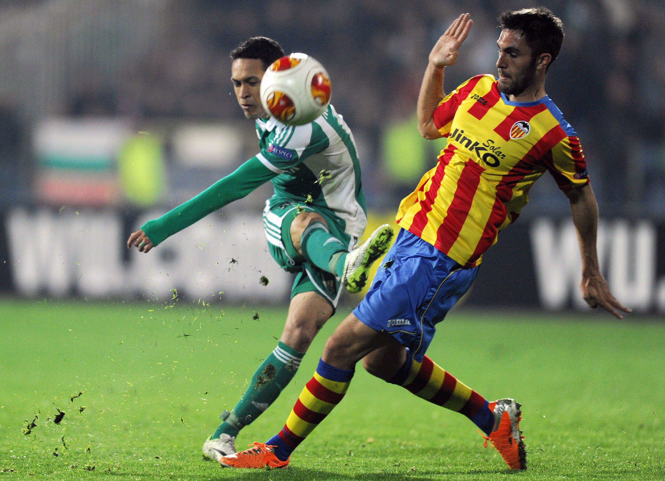 Victor Ruiz durante el Ludogorets-Valencia en Europa League, temporada 2013/2014