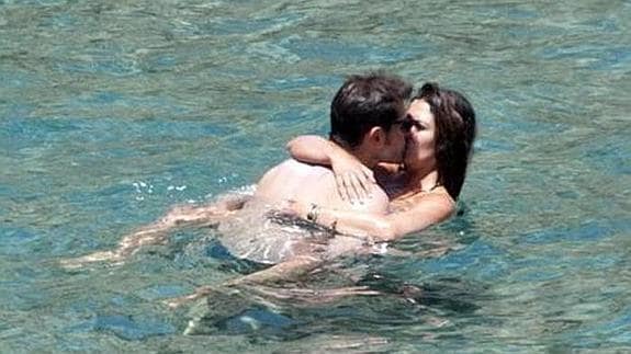 Iker Casillas y Sara Carbonero muy cariñosos en las playas de Almería.