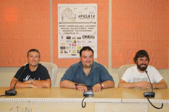 Juan Pedrós, con Jordi Giner y Vicent Soler en la presentación. :: B.O.