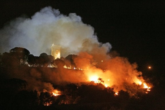 La Montañeta de Alzira ha sufrido diversos incendios en los últimos años y es una de las zonas vigiladas por las cámaras. :: f. garcía