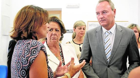 Rita Barberá y Alberto Fabra durante su visita al Centro Mujer 24 horas de Valencia.