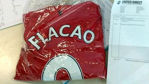 Las camisetas del Manchester United, con el nombre mal impreso.