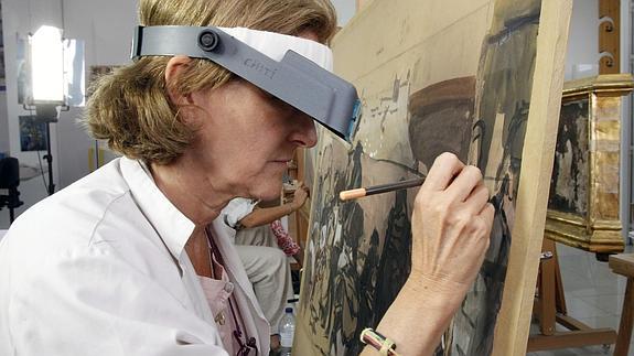 Los técnicos del IVC+r dan los últimos retoques a los bocetos de Sorolla.