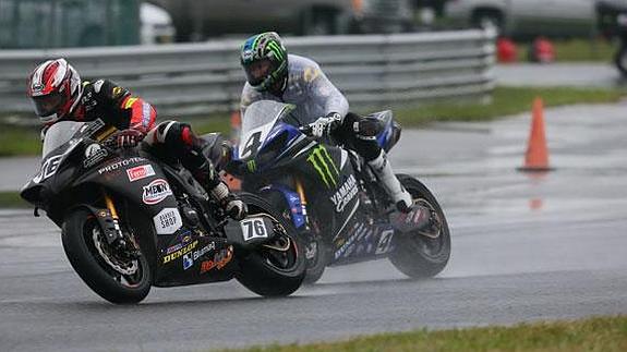 Bernat Mrtínez (izq.), con su Yamaha en la carrera de New Jersey.