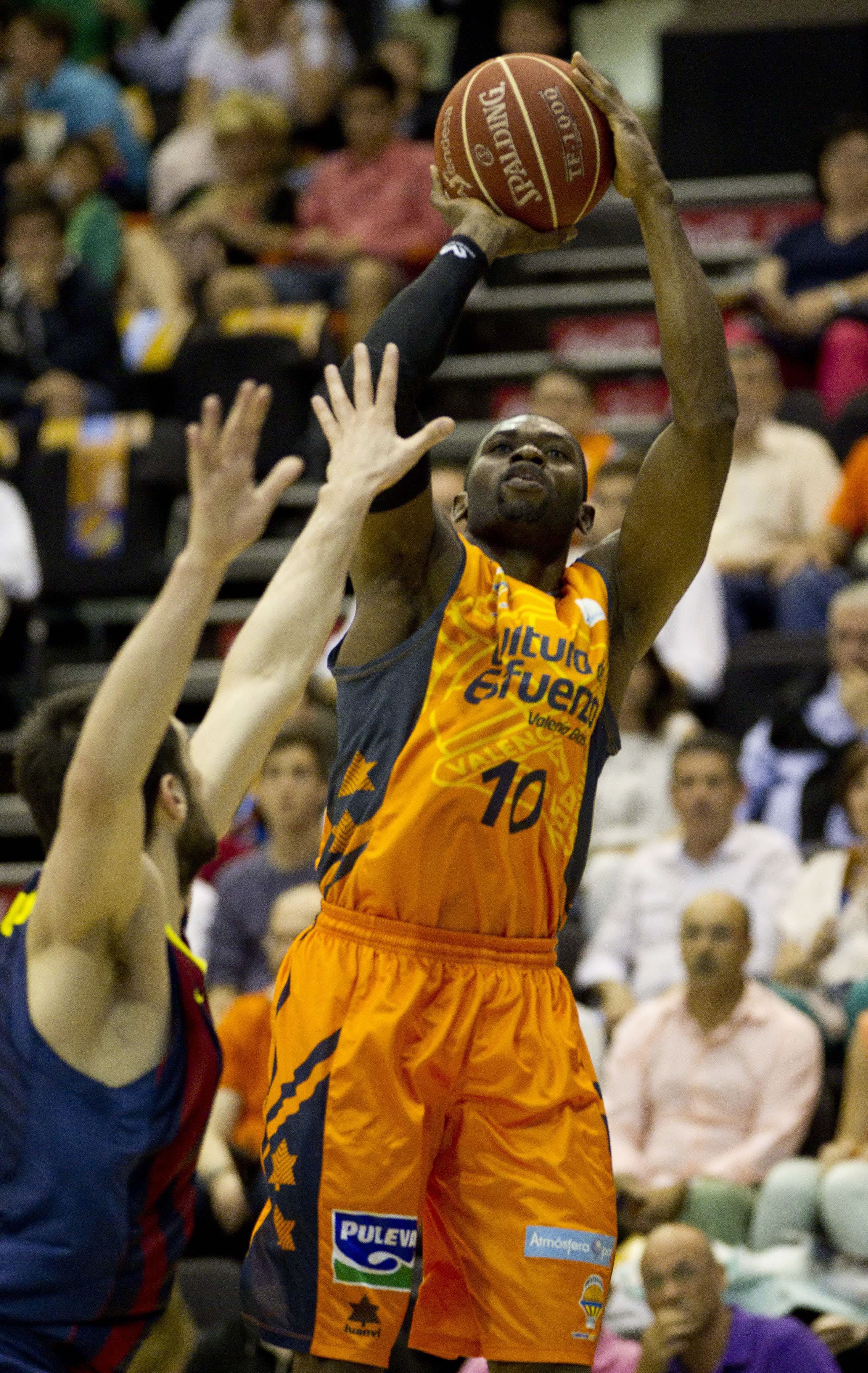 Sato lanza a canasta en el segundo partido de las semifinales de la ACB en la temporada pasada