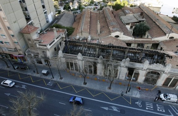 El edificio de Bombas Gens, en la avenida Burjassot. :: jesús signes