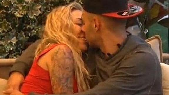 Omar y Paula protagonizan el primer beso de esta edición de Gran  Hermano.