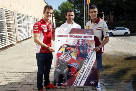 Nico Terol, Héctor Barberá y Jorge Navarro, en la presentación del cartel del Gran Premio. :: irene marsilla