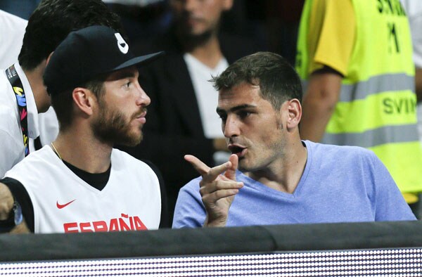Ramos y Casillas, en el partido que la selección de baloncesto peridió contra Francia.