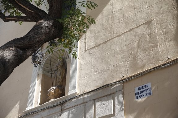 Fachada del primer monasterio carmelita de mujeres que se erigió en Valencia.  :: M.Molines