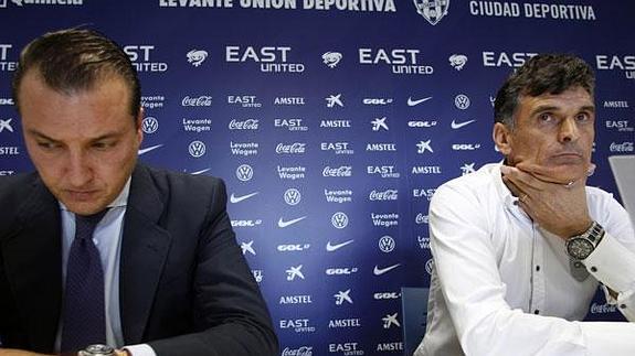 Quico Catalán y José Luis Mendilibar, distanciados, esta mañana en Buñol.