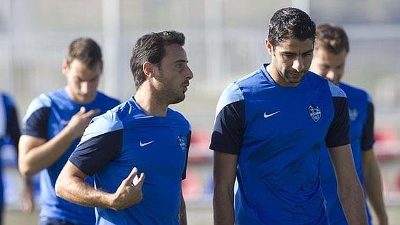 Pedro López, junto a El Adoua, en un entrenamiento de la semana pasada.