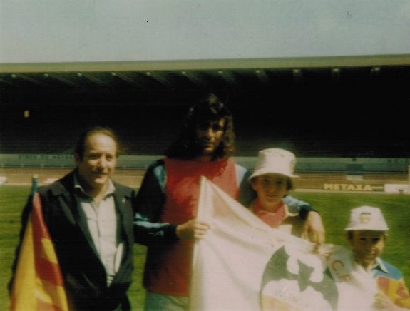  En Heysel. Lahuerta padre, Kempes, Agustín Casaní y Rafa Lahuerta antes de la final de la Recopa. :: LP