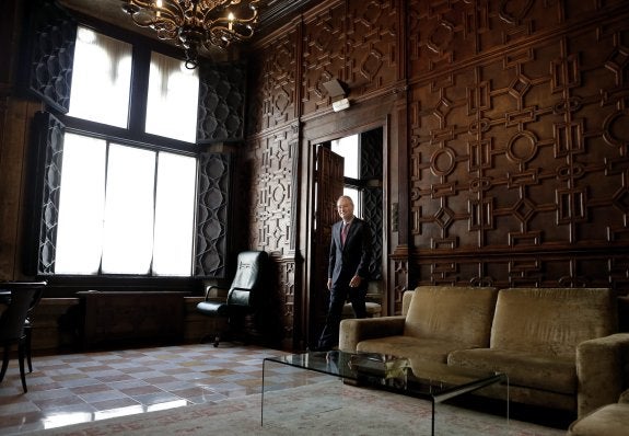 El presidente Fabra, en el Palau d ela Generalitat. :: EFE/ Juan Carlos Cárdenas