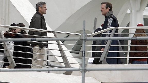 George Clooney y Hugh Laurie, durante el rodaje de 'Tomorrowland' en la Ciudad de las Artes y las Ciencias.