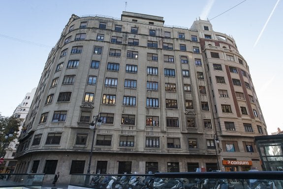El edificio de la Generalitat en Barón de Cárcer. :: jesús montañana