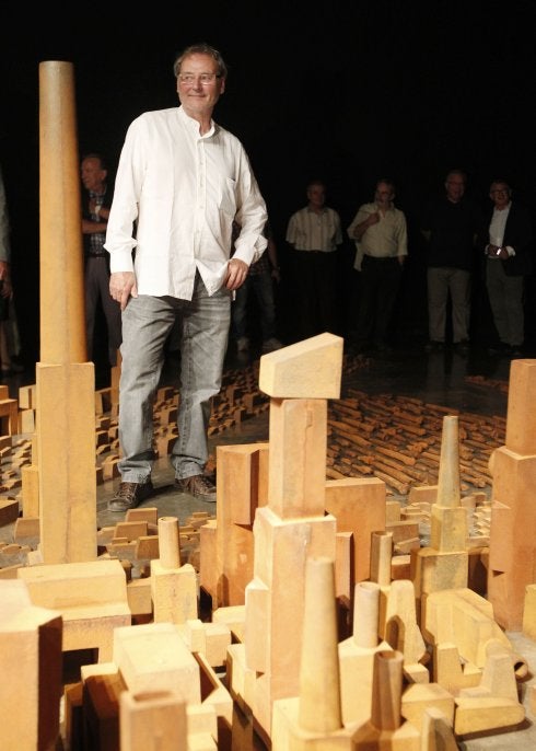 Miquel Navarro, en la exposición permanente del IVAM. :: jesús signes