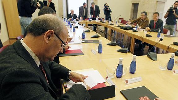 Ramón Ferrer, presidente de la AVL, en primer plano. 