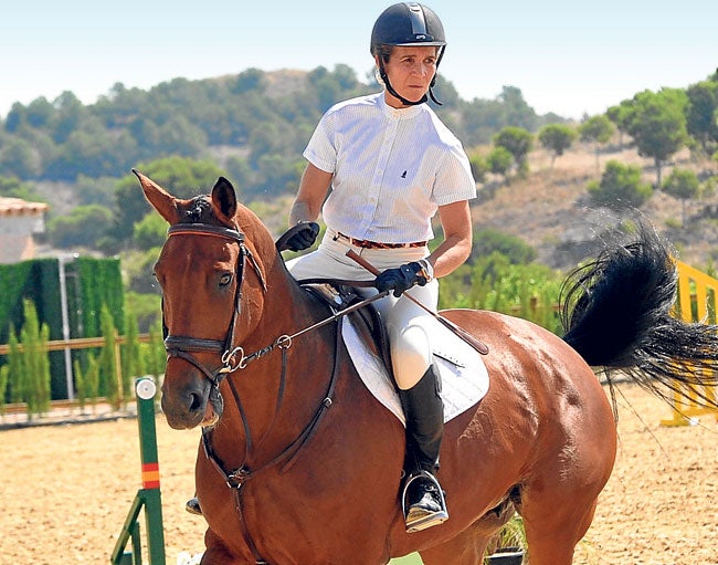 La infanta Elena a caballo.