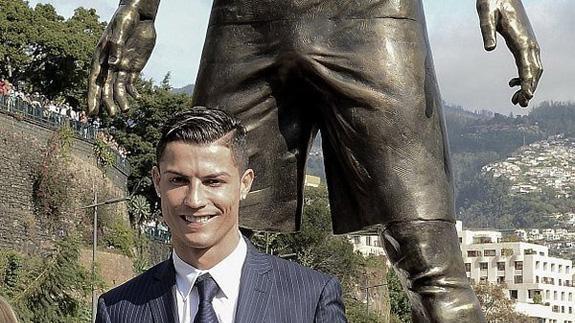 #RonaldoErection: el bulto bajo el pantalón de la estatua de Cristiano Ronaldo provoca todo tipo de comentarios