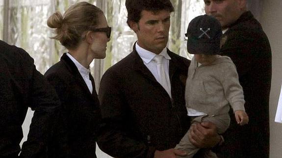 Marta Ortega y Sergio Álvarez, junto a su pequeño Amancio. 