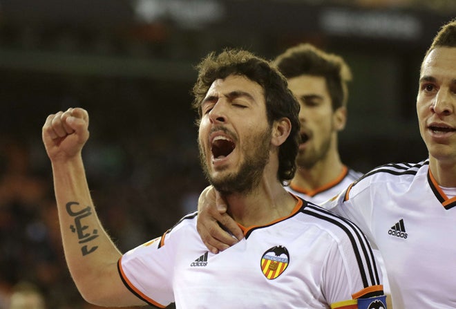 Dani Parejo celebra su gol en el partido Valencia CF - Almería.