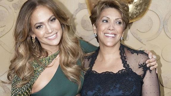 Jennifer Lopez y su madre, Guadalupe, en una imagen de archivo.