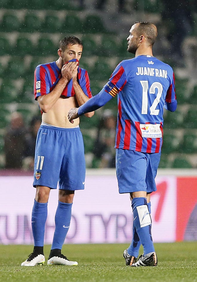 Morales y Juanfran, jugadores del Levante UD.