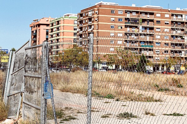 Parcela del barrio de Patraix, en Valencia, donde se prevé un Centro de Iniciativa Social (CIS).