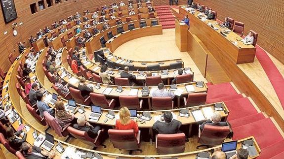 Vista panorámica del hemiciclo de Les Corts, durante una sesión plenaria.