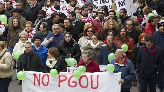 Manifestación de vecinos de Castellar para protestar contra el PGOU, con el que se perderian zonas de huerta. 