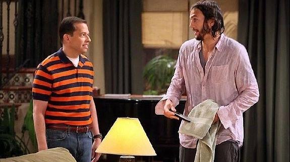 Jon Cryer y Ashton Kutcher protagonizan 'Dos hombres y medio'.