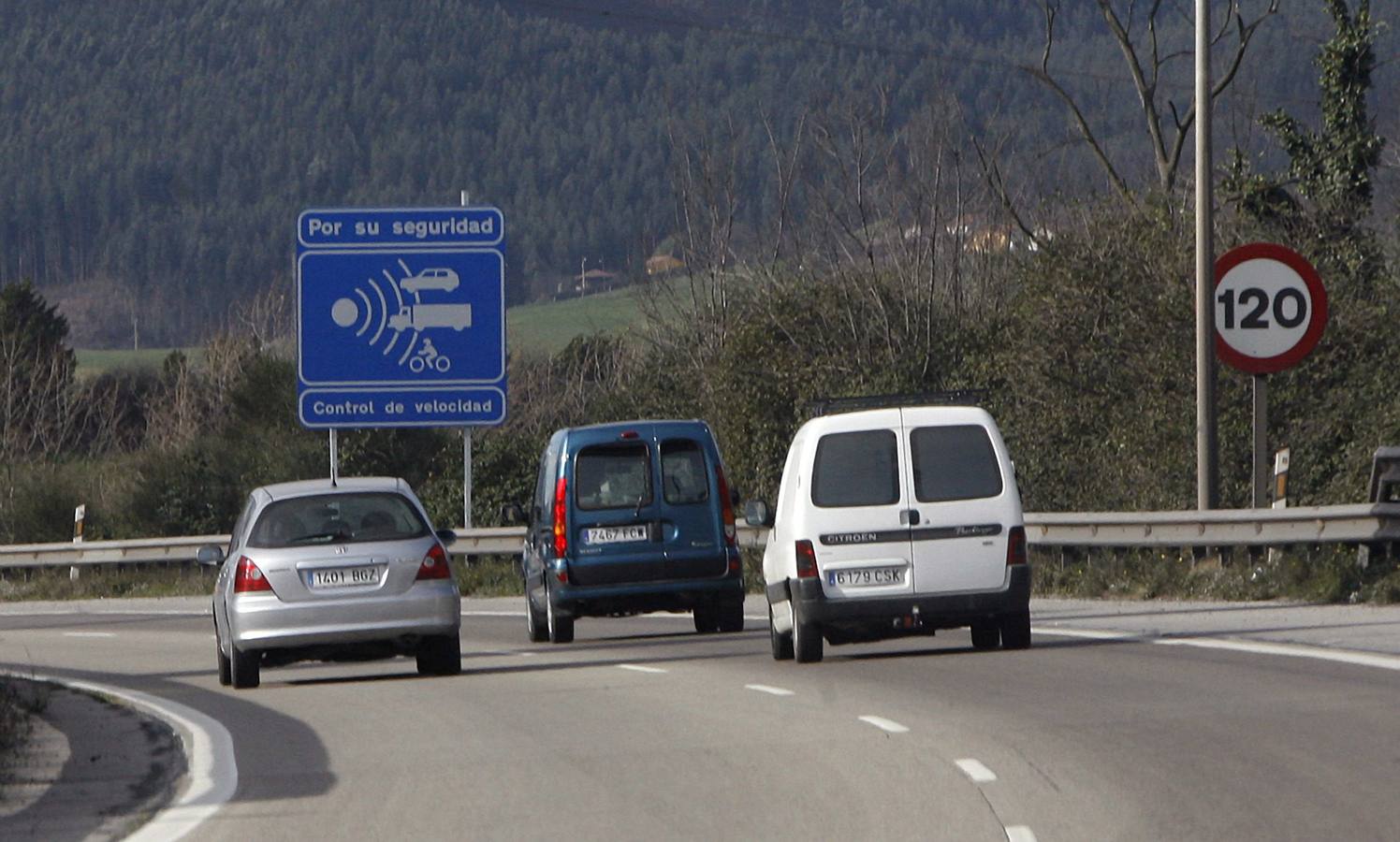 Los radares móviles cazan a 360 conductores valencianos al día.