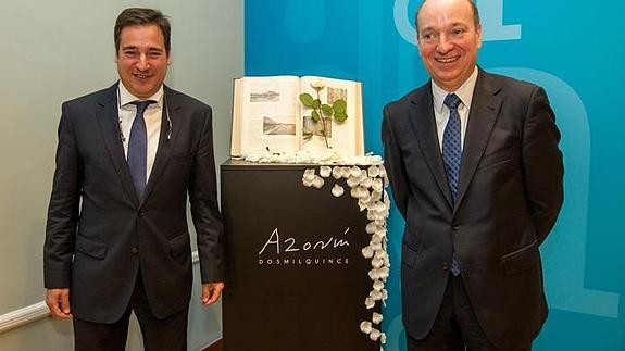 El director del Área de Relaciones Externas del Grupo Planeta, Carlos Creuheras, y el diputado de Cultura, Juan Bautista Roselló.