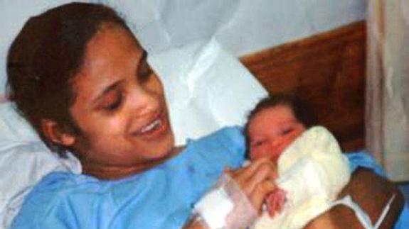 Celeste Nurse con su hija Zephany, poco antes de que fuera raptada en 1997.