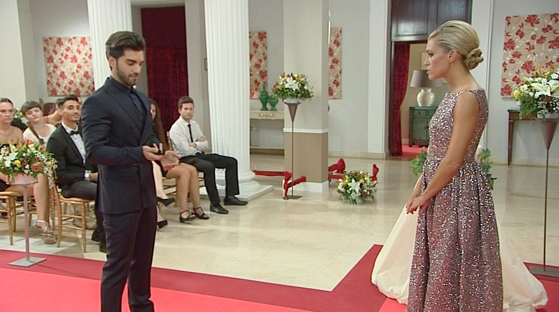 Markus frente a Luján durante la gala final de 'Quién quiere casarse con mi hijo'.