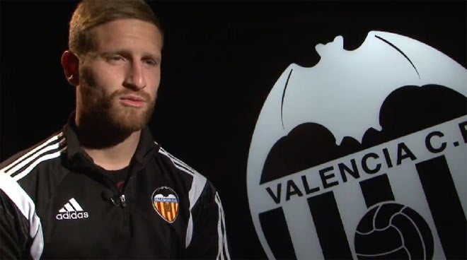 Mustafi: «La afición es clave para ganar los partidos de fuera de casa»