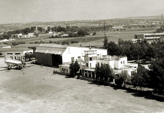 Aeropuerto de Manises, en la década de 1950.