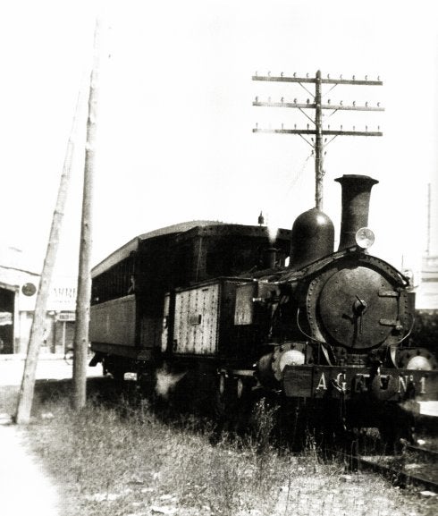 ANTIGUO FERROCARRIL  Un tren circula por Gandia a principios de los años 60. :: lp